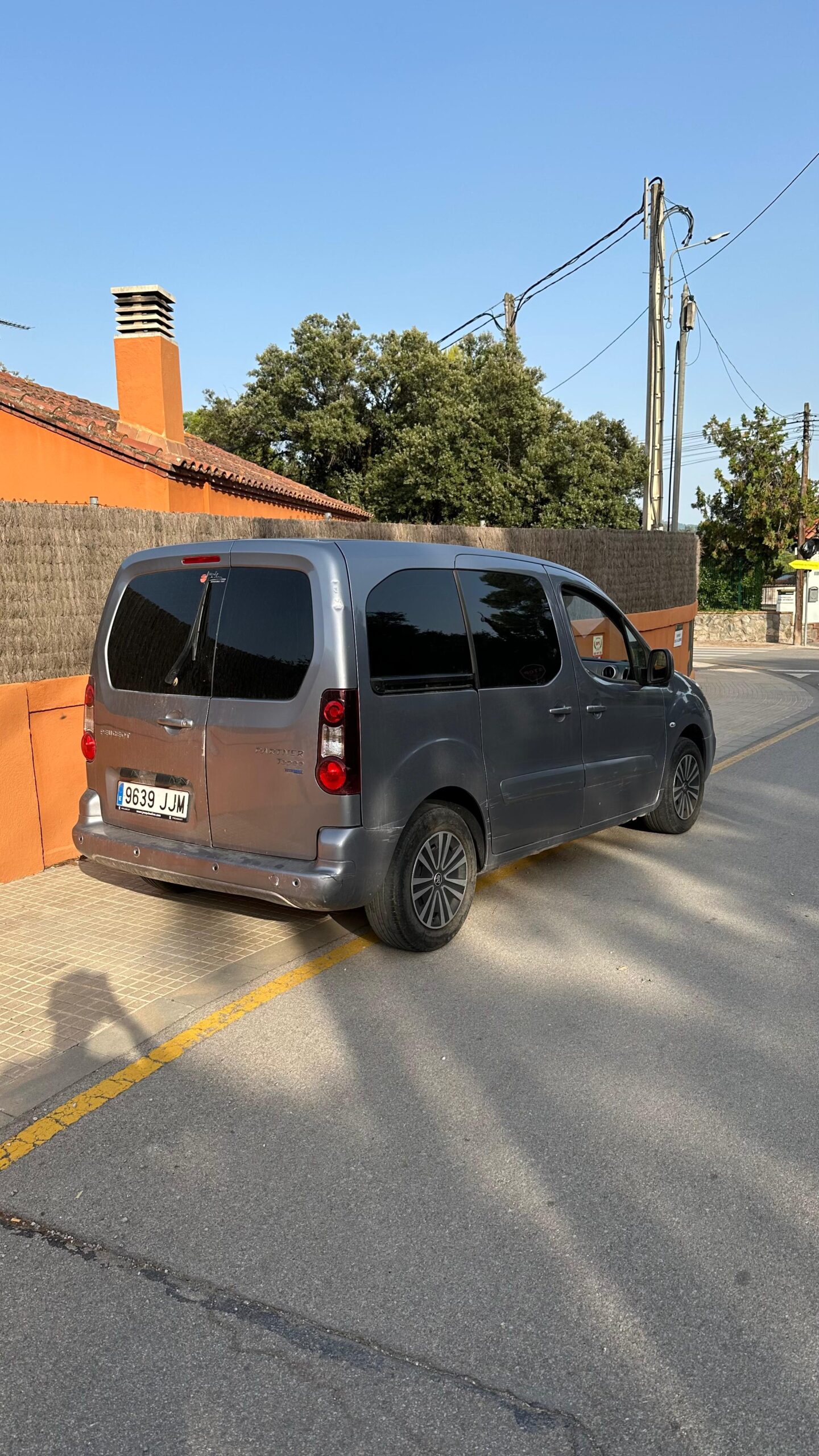 
								Peugeot Partner full									