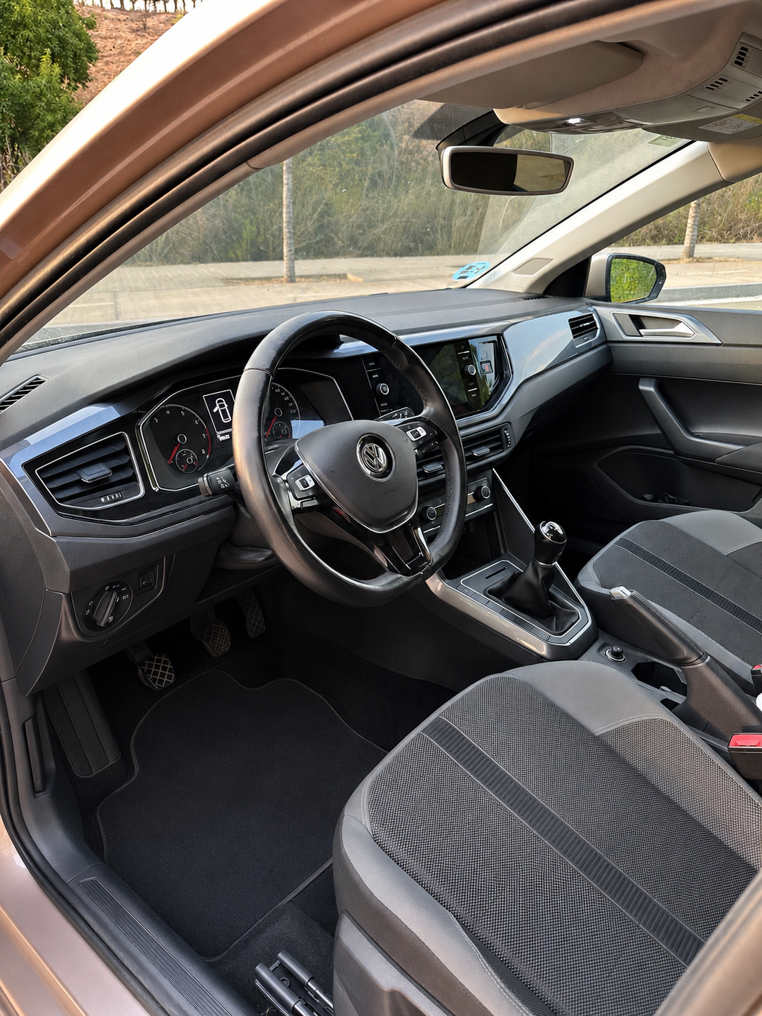 
								Volskwagen Polo full									